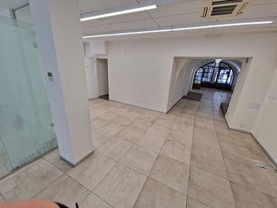Pronájem obchodního prostoru 153 m²