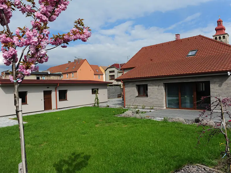 Prodej rodinného domu 250 m², pozemek 890 m², Nový Bydžov – náhled fotky 3