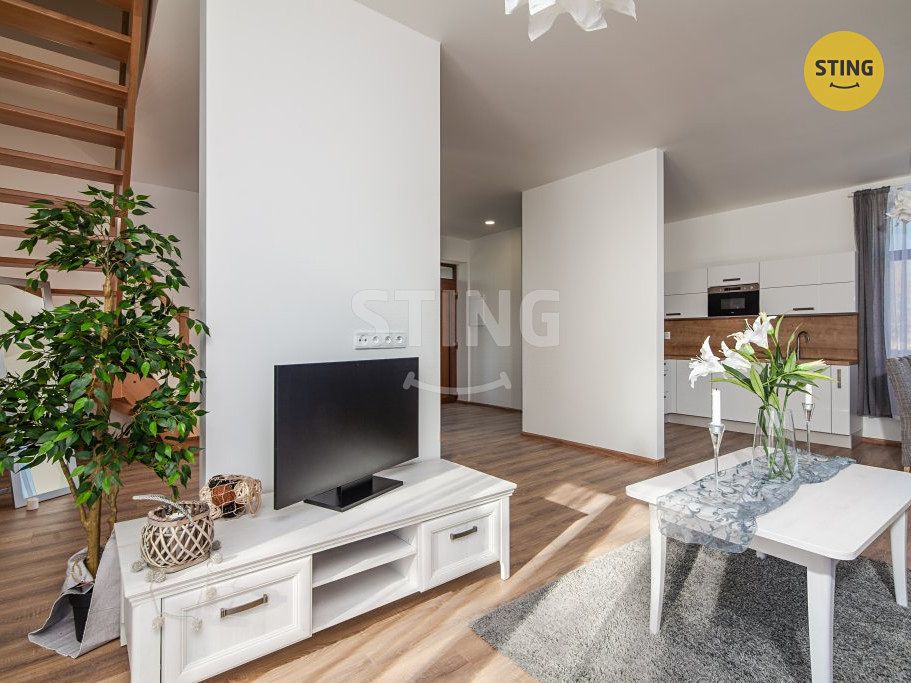 Pronájem rodinného domu 106 m², pozemek 855 m² – fotografie 3