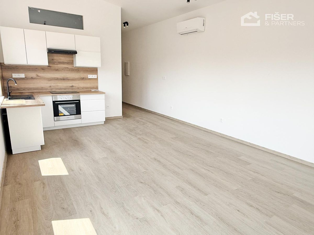 Pronájem bytu 2+kk 45 m² – fotografie 3