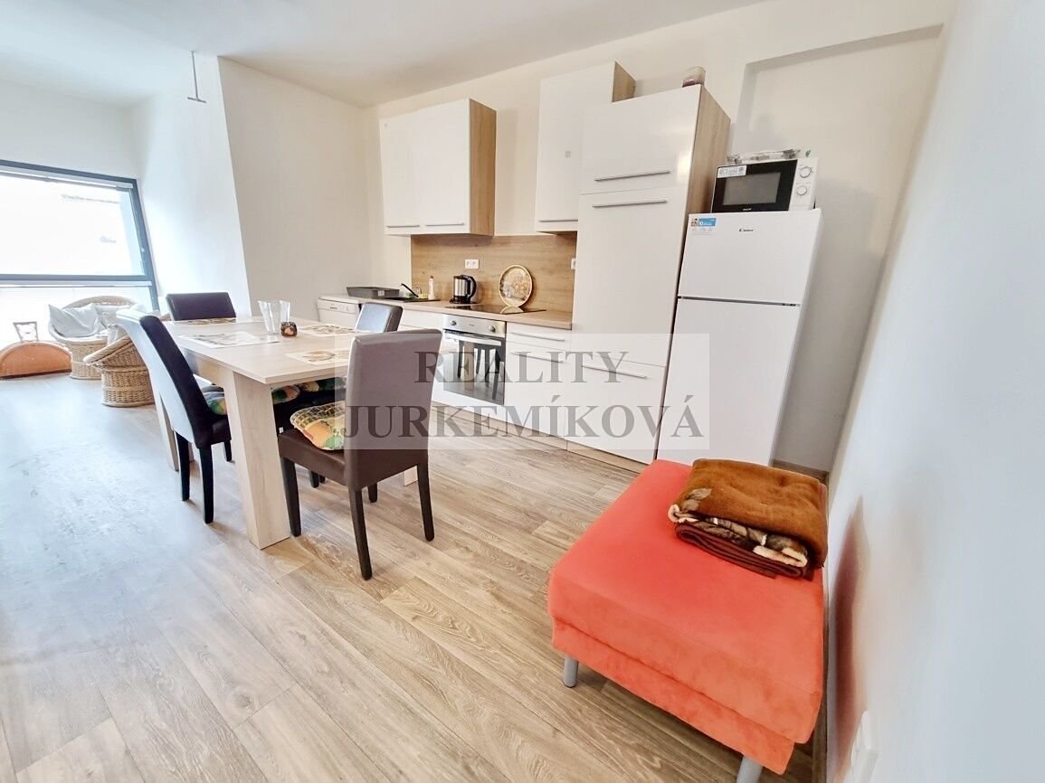 Prodej vícegeneračního domu 200 m², pozemek 447 m² – fotografie 2