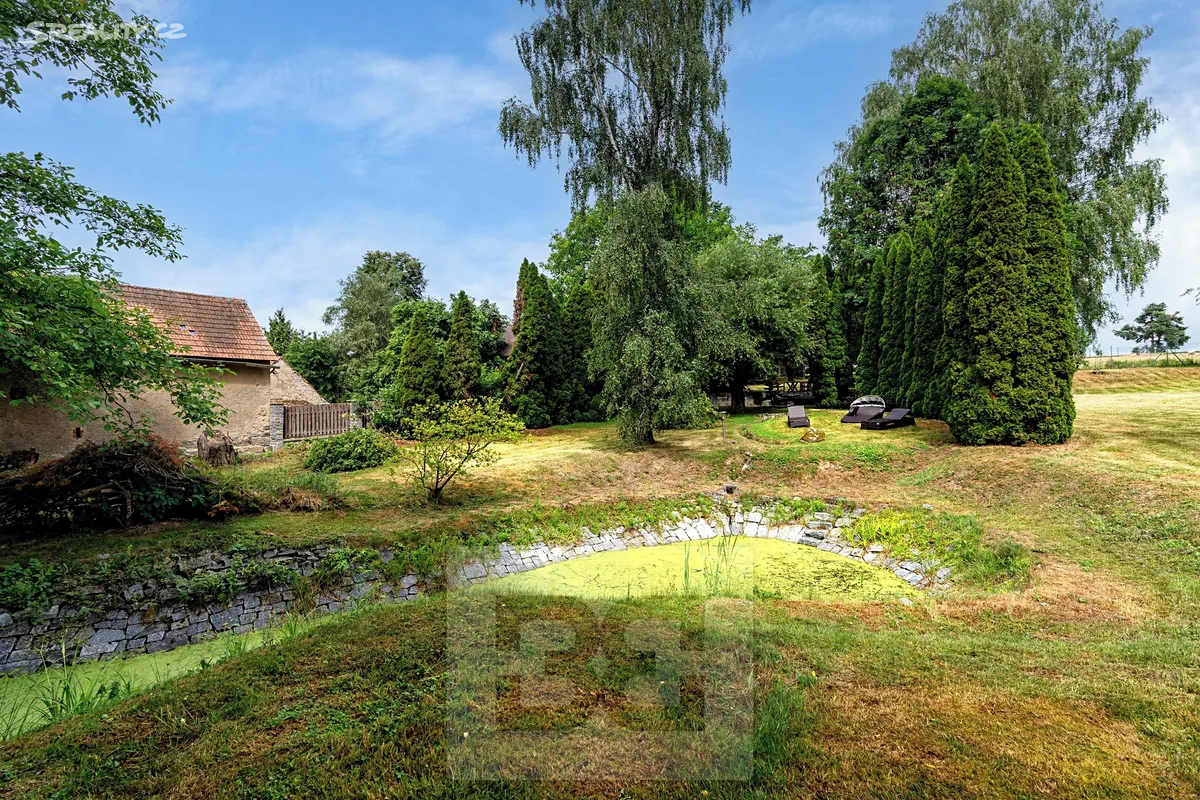 Prodej rodinného domu 432 m², pozemek 5730 m² – pohled 6