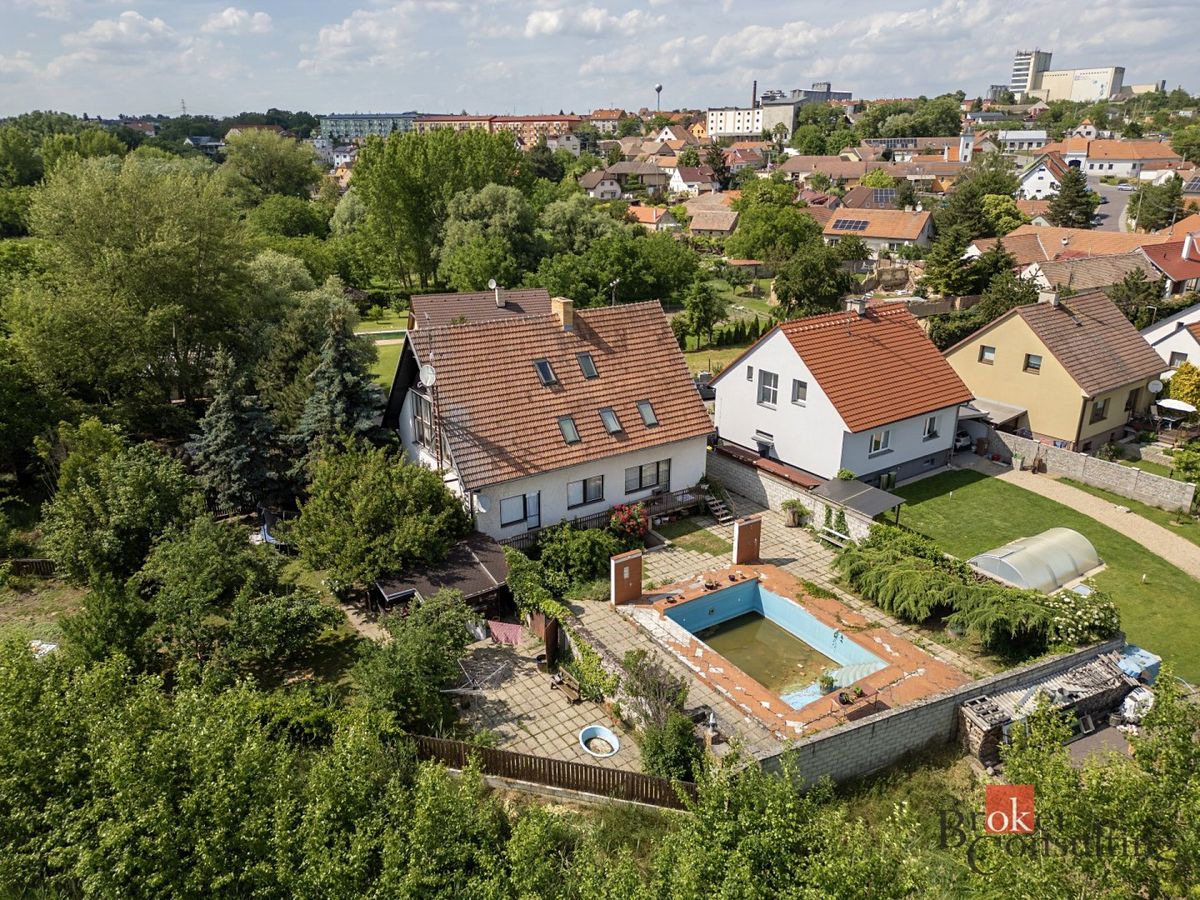 Prodej rodinného domu 402 m², pozemek 932 m² – fotografie 3