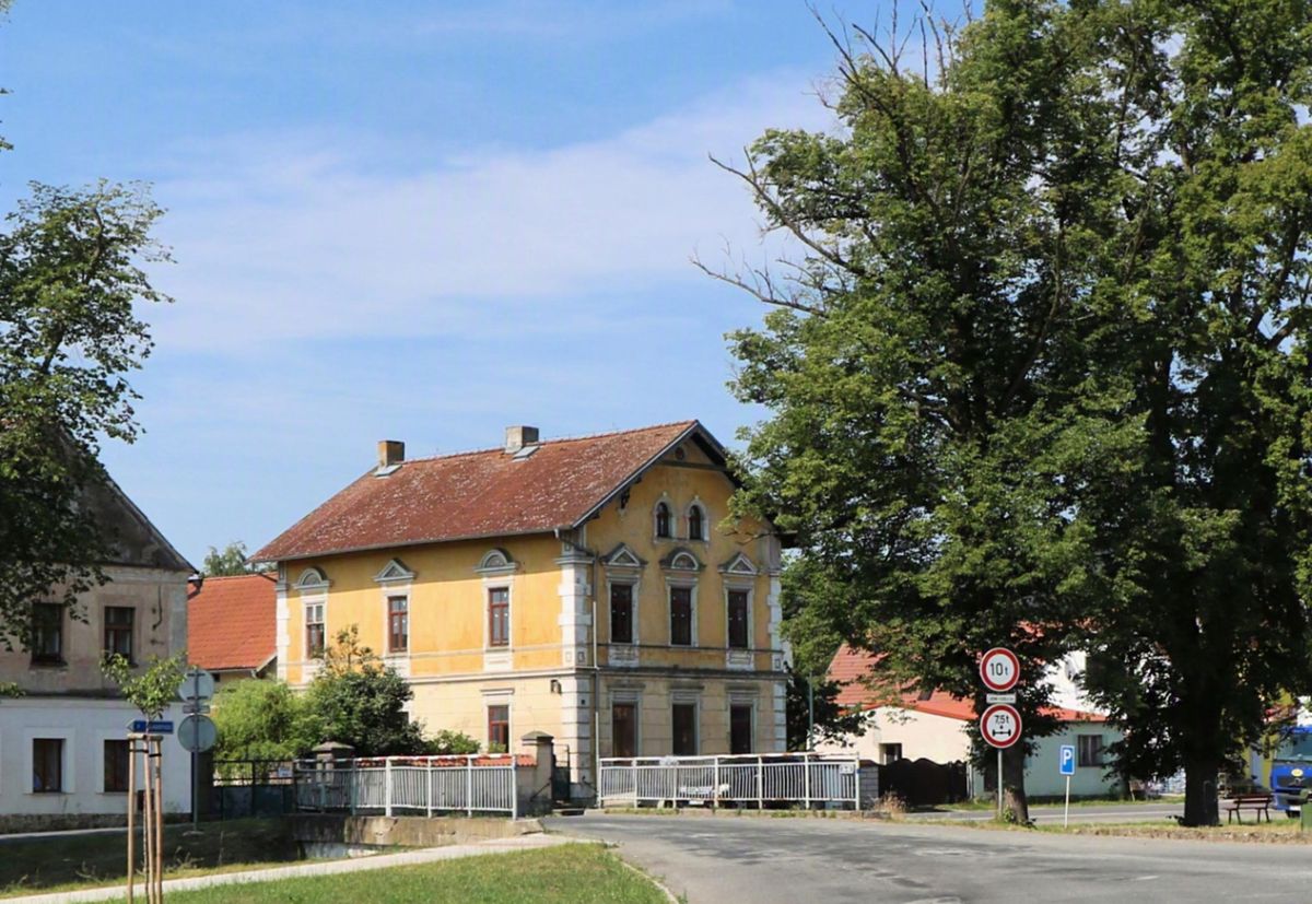 Prodej komerční nemovitosti 900 m²