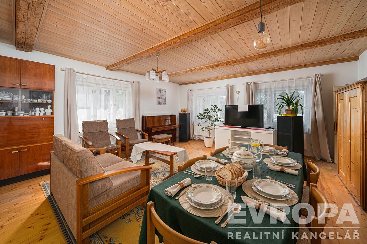 Prodej rodinného domu 200 m², pozemek 359 m² – fotografie 3
