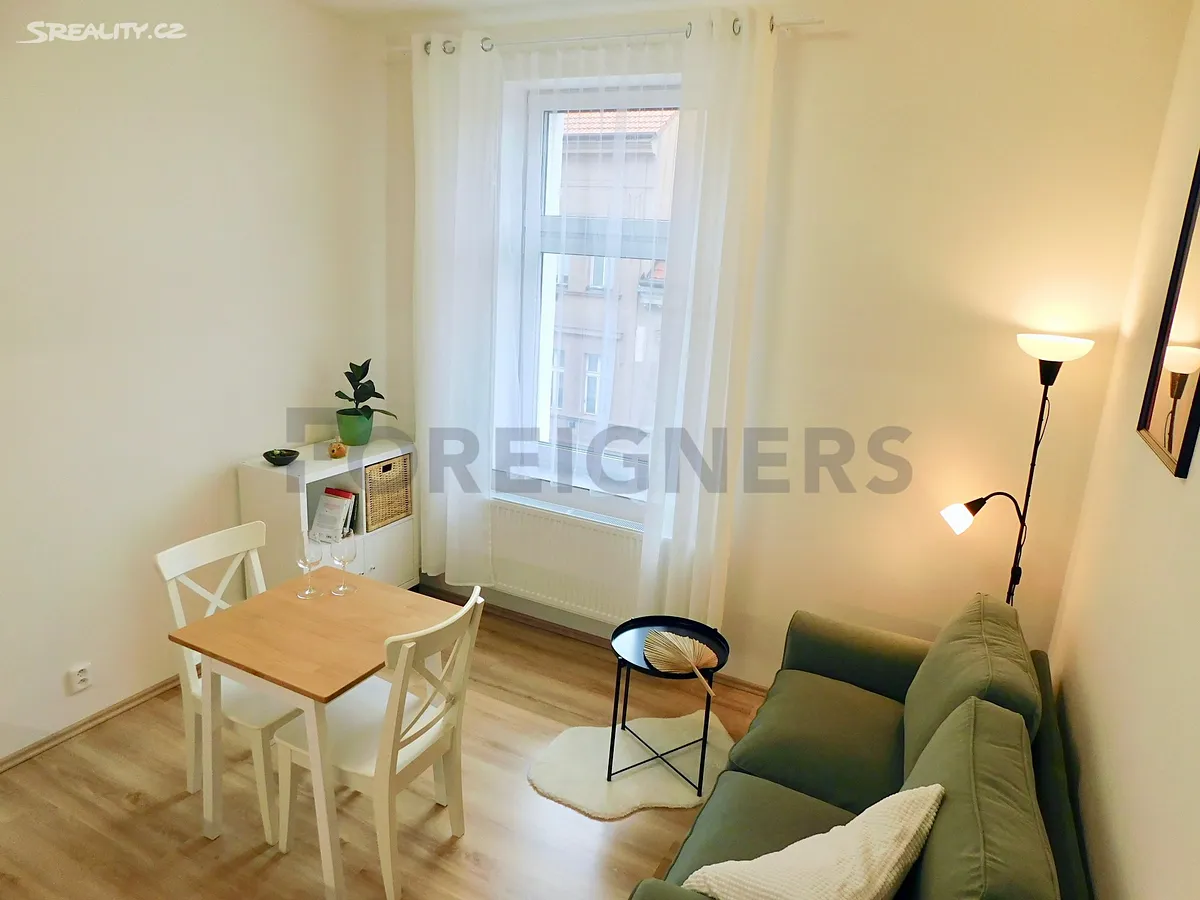 Pronájem bytu 2+kk 33 m² – pohled 3