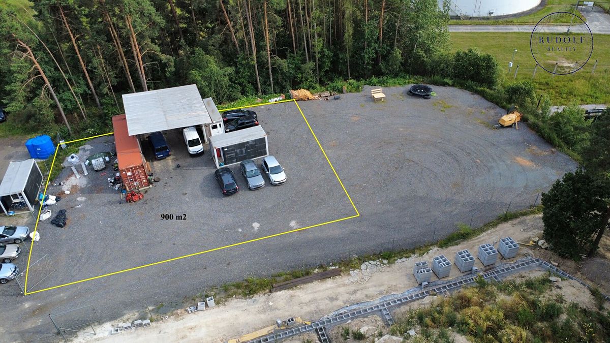 Pronájem komerčního pozemku 900 m²