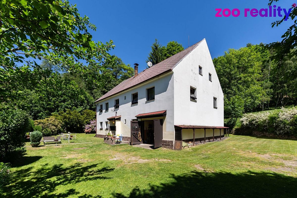 Prodej rodinného domu 320 m², pozemek 16394 m²
