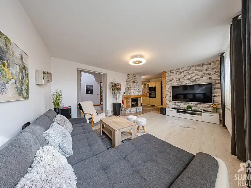 Prodej rodinného domu 247 m², pozemek 512 m², Uherské Hradiště – náhled fotky 3