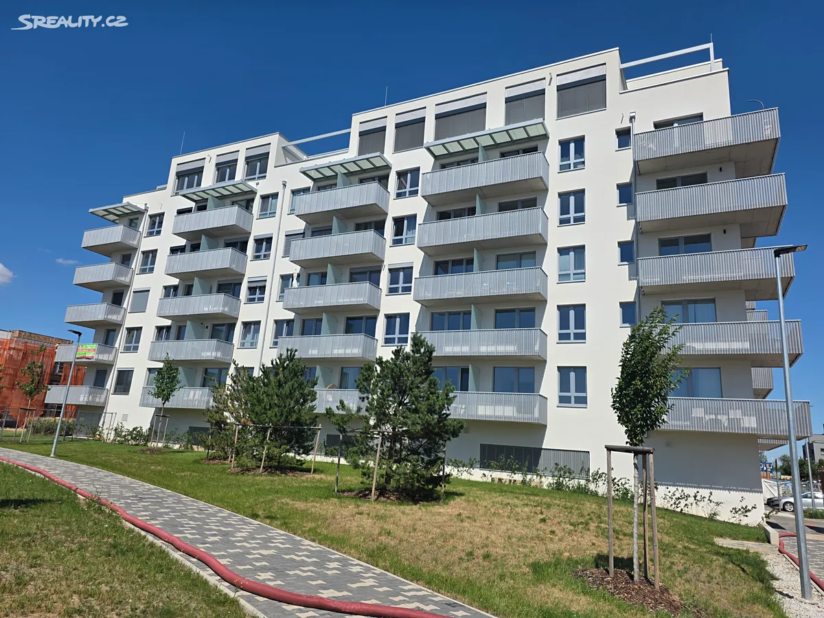 Pronájem bytu 2+kk 40 m² – pohled 2