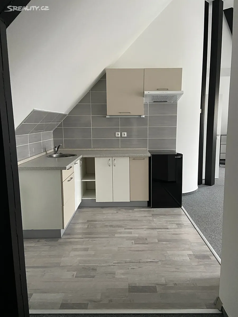 Pronájem kanceláře 100 m² – pohled 4