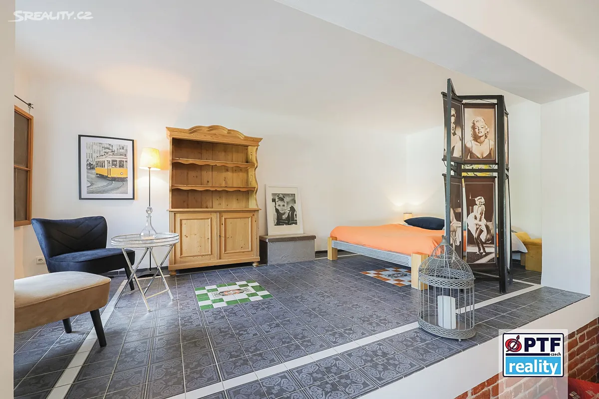 Pronájem bytu 2+kk 80 m² - Widok 2