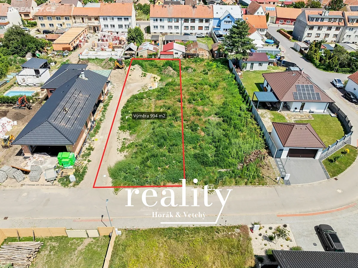 Prodej stavebního pozemku 994 m² – pohled 2
