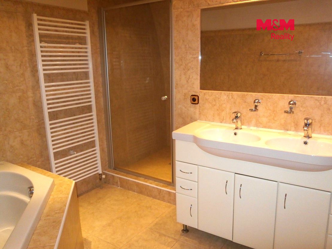Prodej rodinného domu 218 m², pozemek 279 m² – fotografie 3
