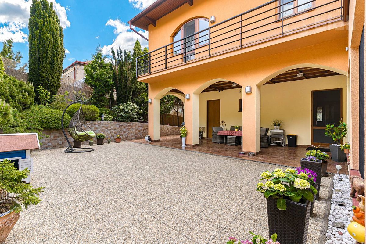 Prodej vily 350 m², pozemek 1033 m² – fotografie 3