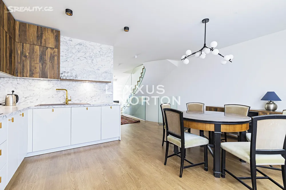 Pronájem rodinného domu 186 m², pozemek 156 m² – pohled 2