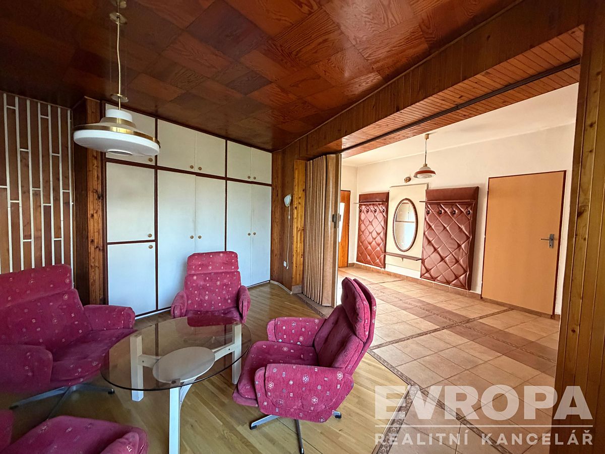 Prodej rodinného domu 237 m², pozemek 333 m² – fotografie 4