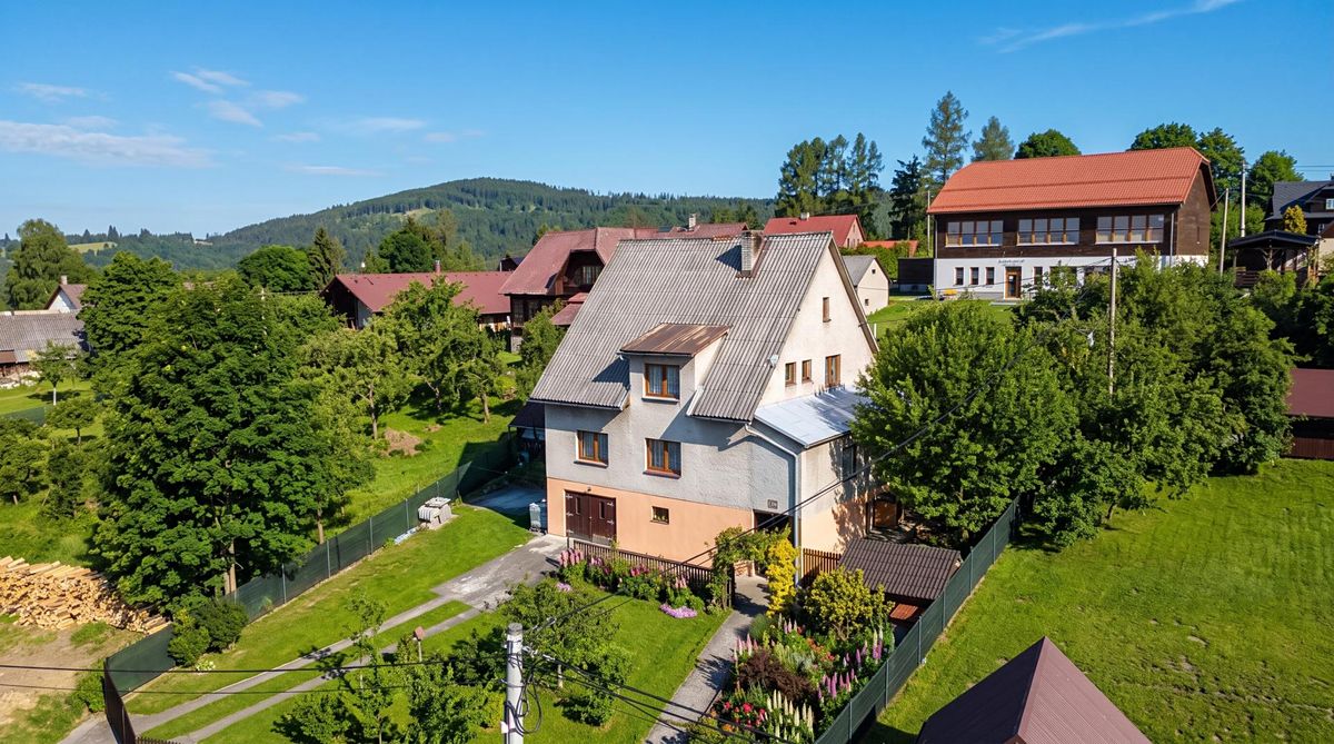 Prodej rodinného domu 280 m², pozemek 1882 m²