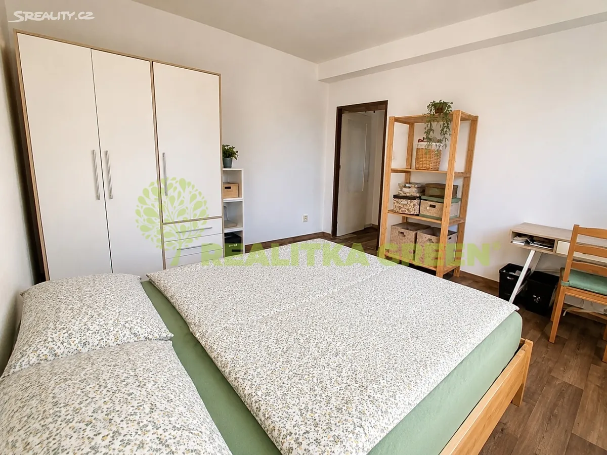 Pronájem bytu 3+1 93 m² – pohled 2