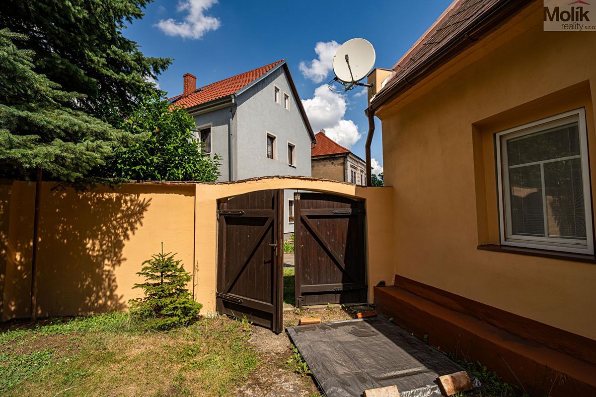 Prodej rodinného domu 176 m², pozemek 775 m² – fotografie 3