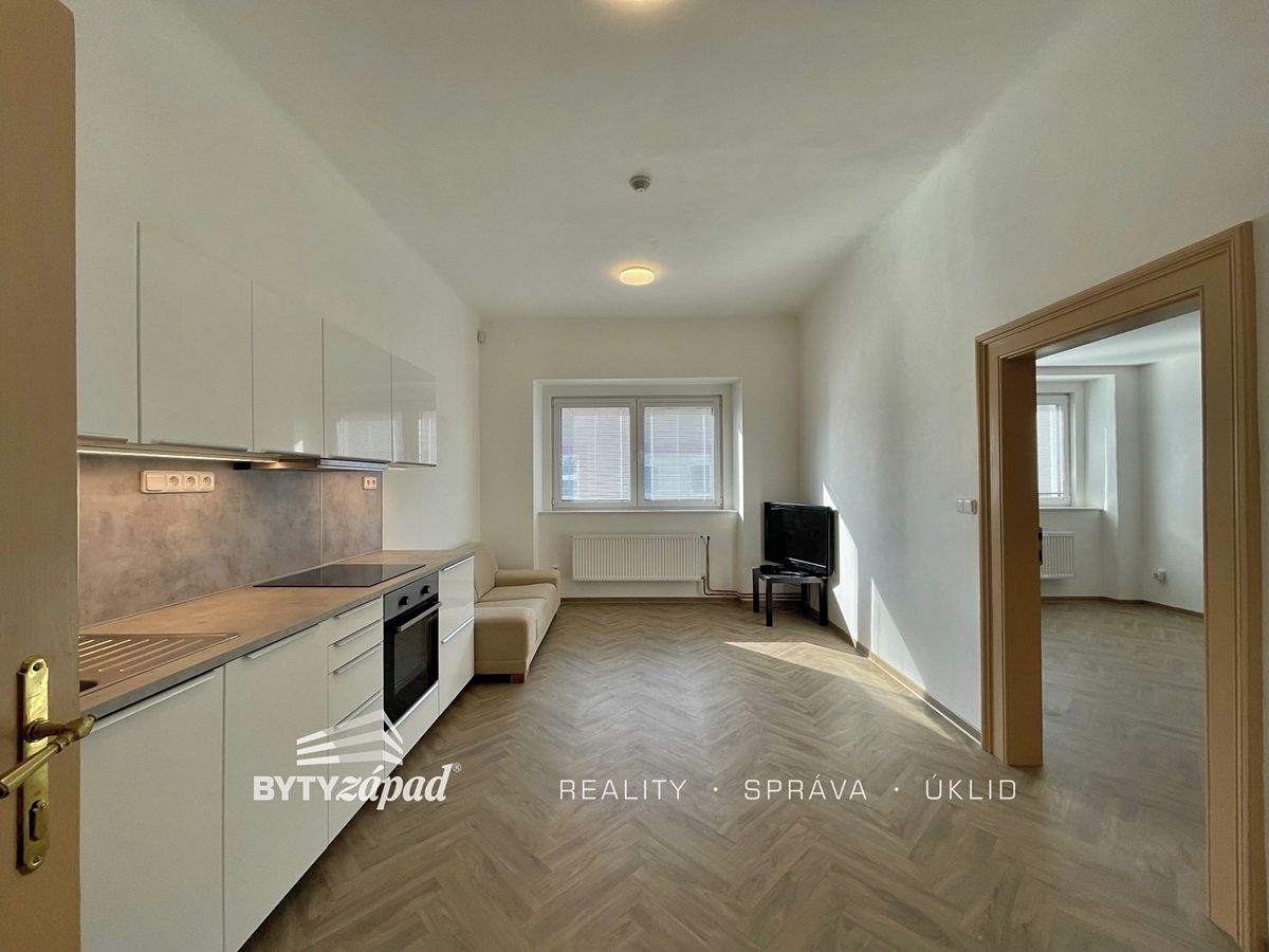 Prodej rodinného domu 219 m², pozemek 480 m² – fotografie 3