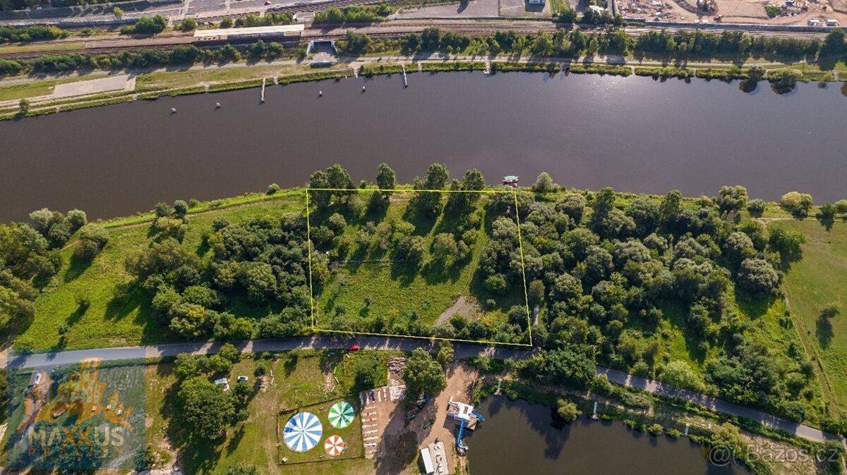 Pronájem komerčního pozemku 200 m², Praha – fotka 1 z 3
