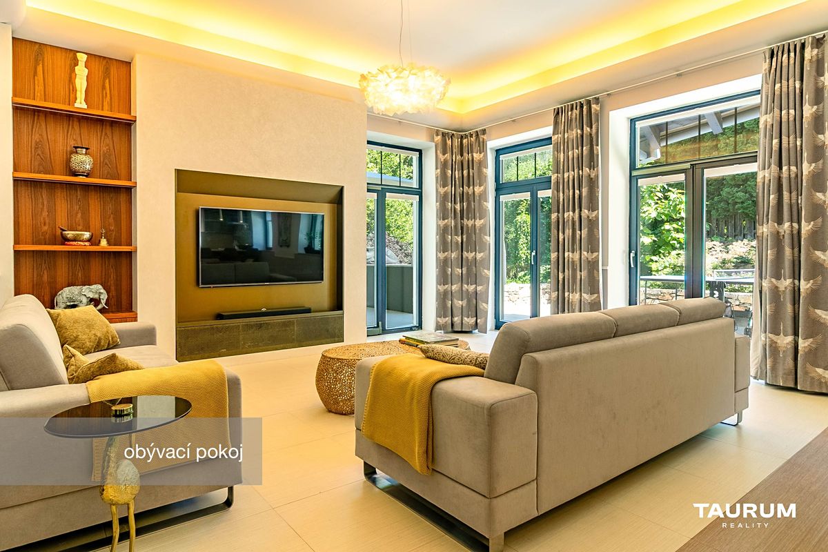 Prodej rodinného domu 408 m², pozemek 904 m² – fotografie 5