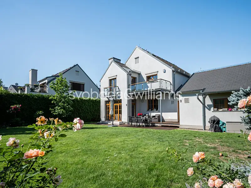 Prodej rodinného domu 184 m², pozemek 843 m², Praha – náhled fotky 1