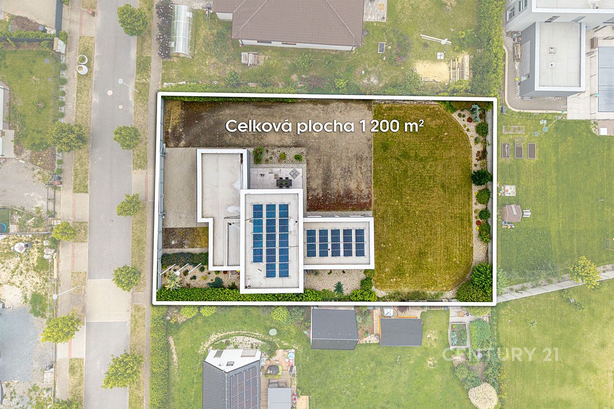 Prodej rodinného domu 240 m², pozemek 1197 m² – fotografie 2