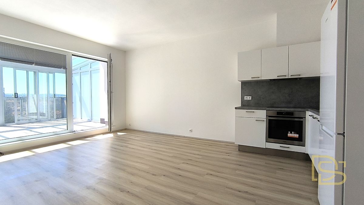 Pronájem bytu 3+kk 57 m²