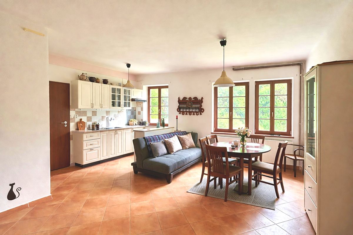 Prodej vily 200 m², pozemek 1168 m² – fotografie 3