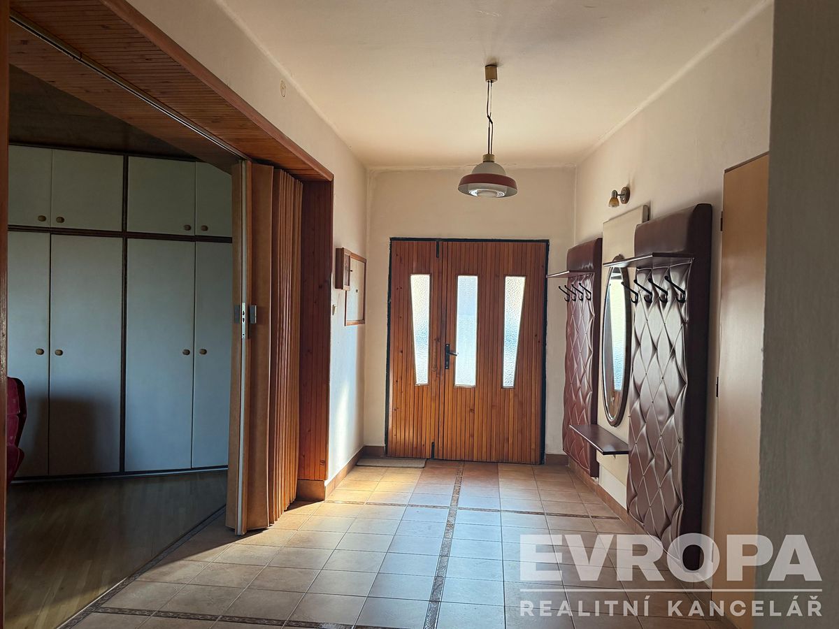Prodej rodinného domu 237 m², pozemek 333 m² – fotografie 3
