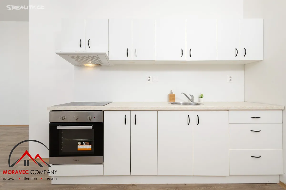 Pronájem bytu 2+kk 65 m² – pohled 2
