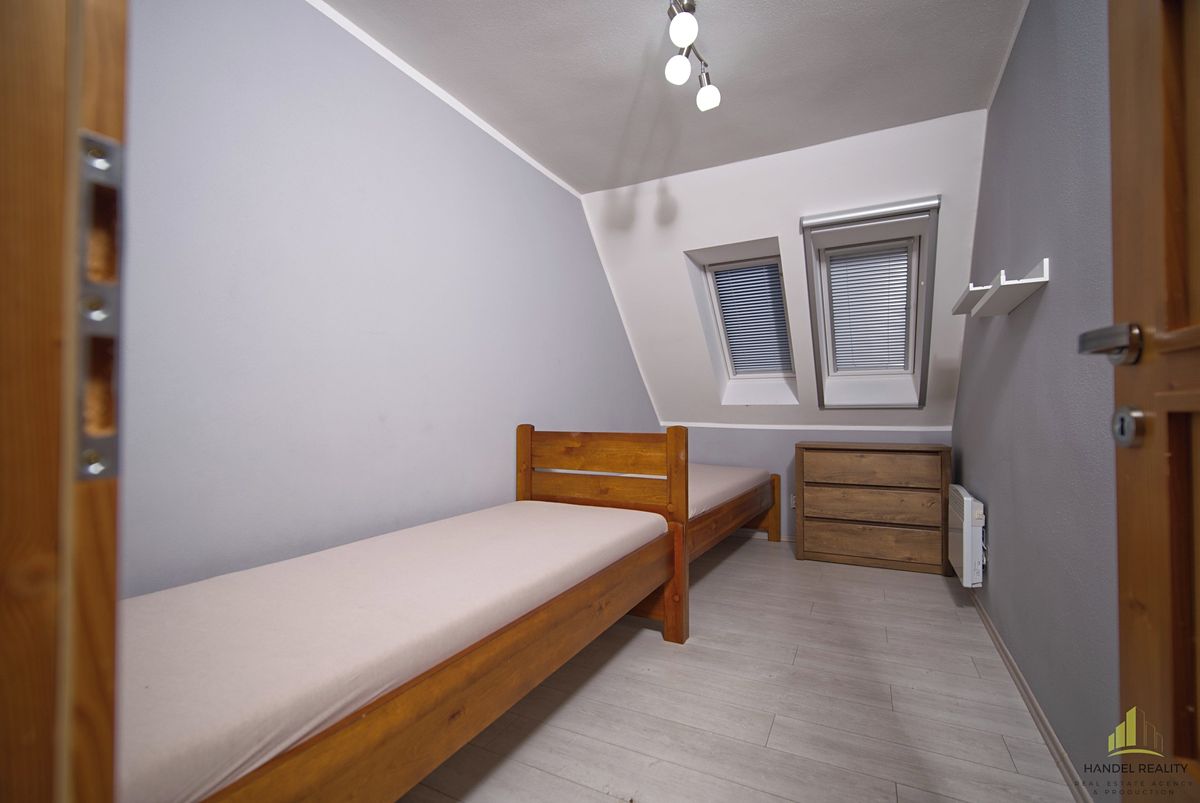 Prodej rodinného domu 281 m², pozemek 1165 m² – fotografie 3