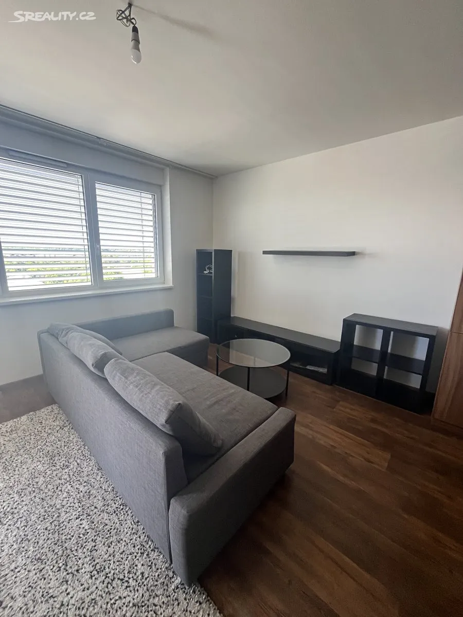 Pronájem bytu 2+kk 60 m² – pohled 2