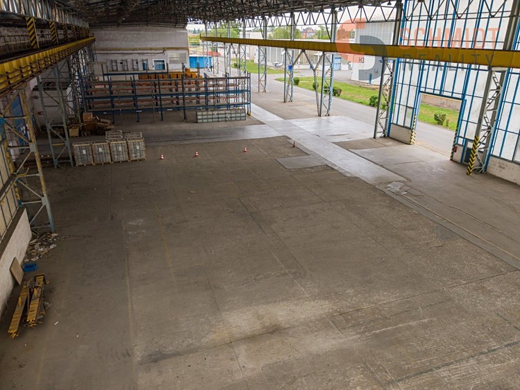 Pronájem komerčního prostoru, 2 000 m² (2 z 3)