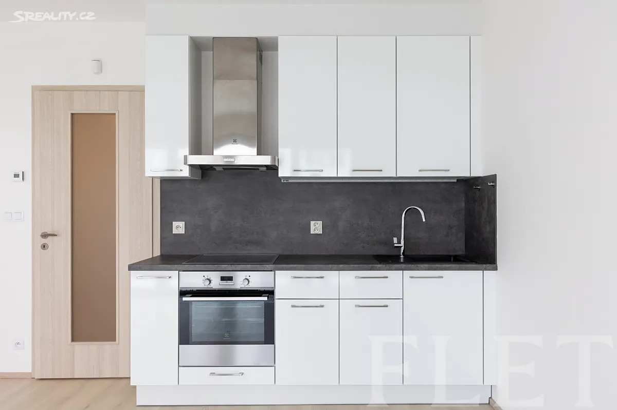 Pronájem bytu 1+kk 37 m² - Widok 2