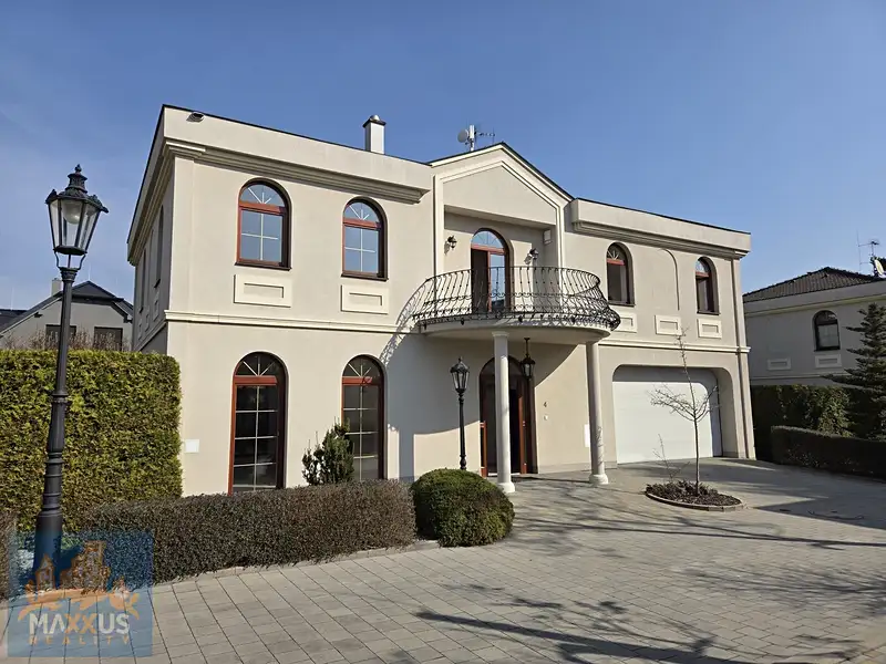 Pronájem vily 243 m², pozemek 484 m², Praha – náhled fotky 2