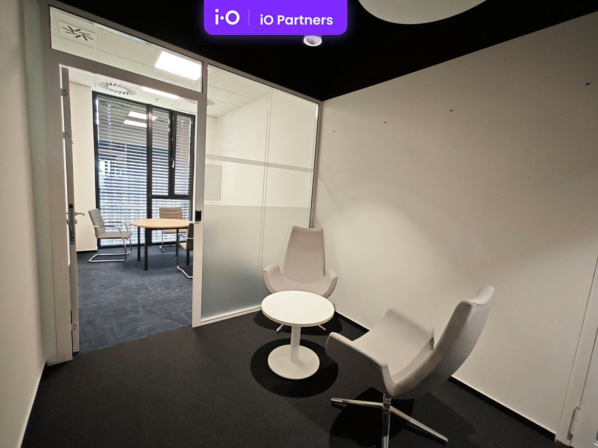 Pronájem kanceláře 337 m² – fotografie 3