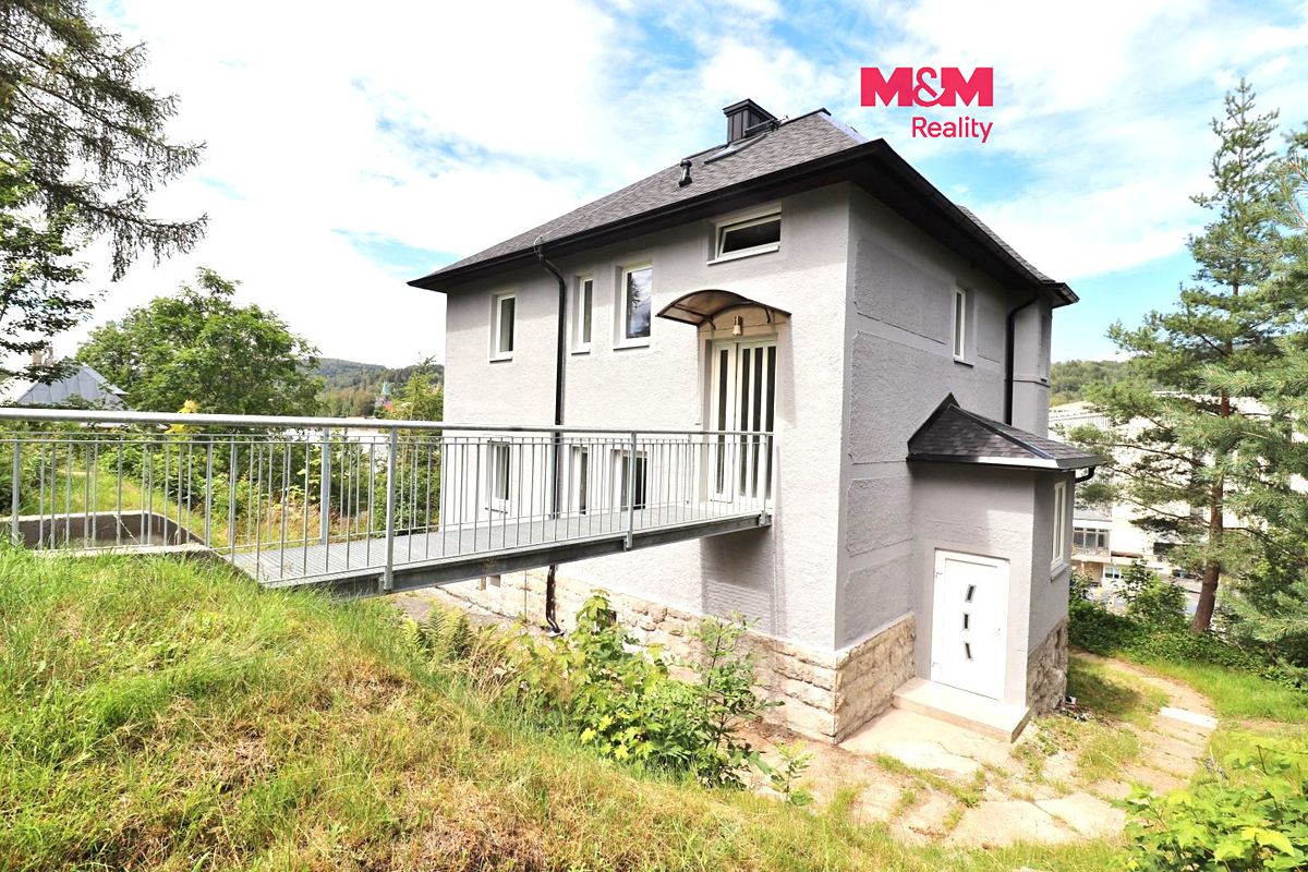 Prodej rodinného domu 245 m², pozemek 2645 m²