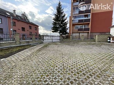 Pronájem garážového stání 12 m²