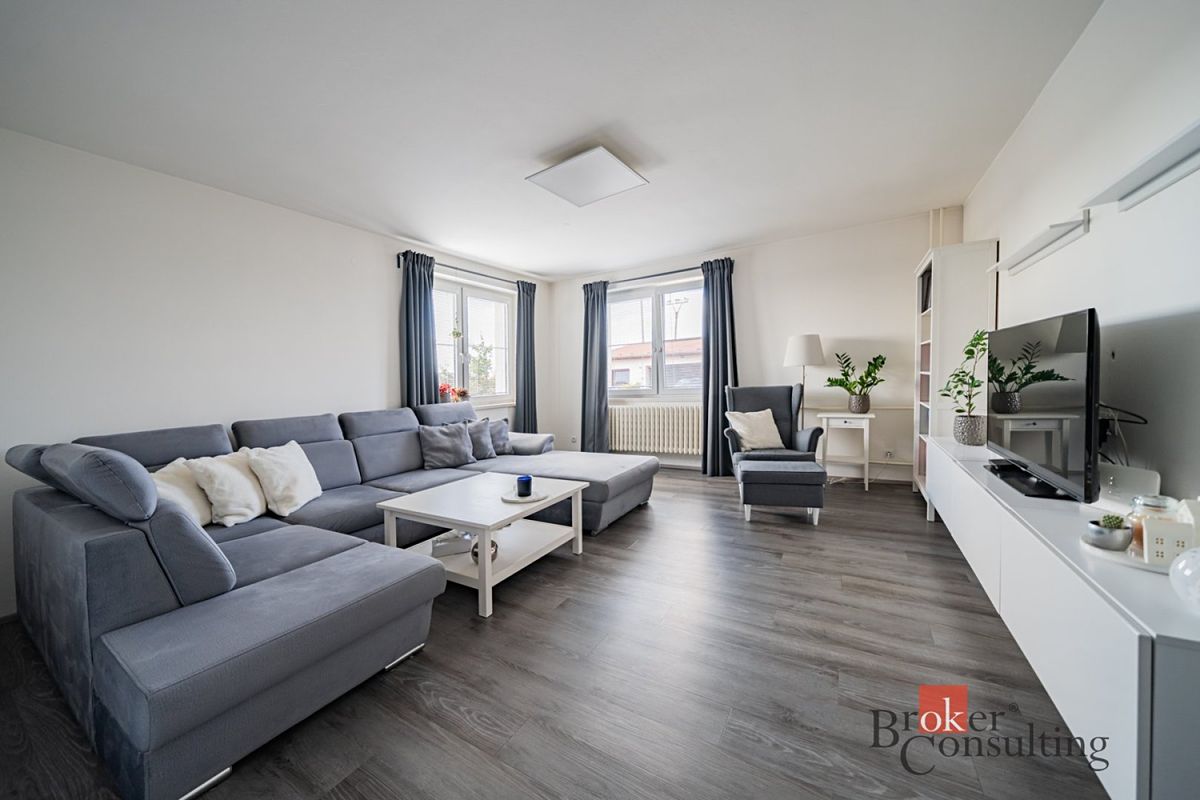 Prodej rodinného domu 186 m², pozemek 787 m² – fotografie 2