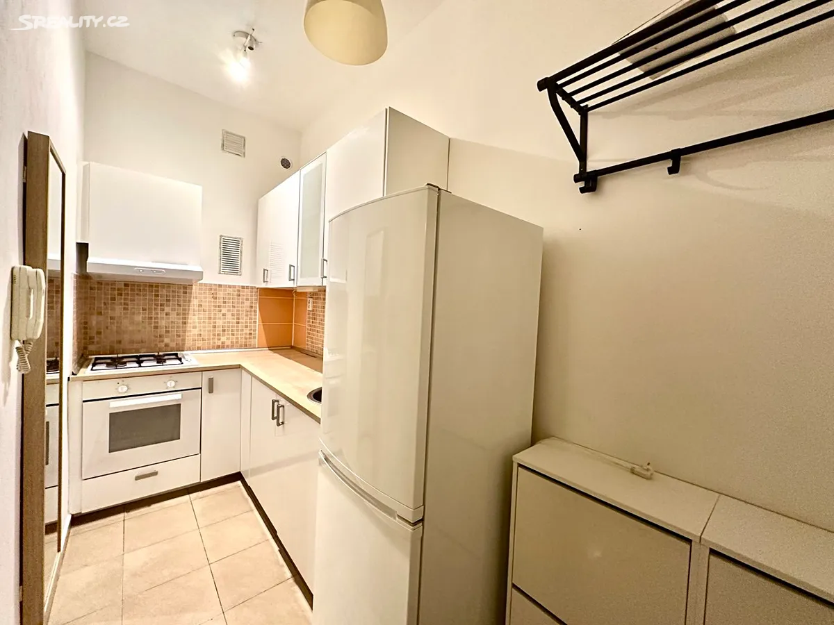 Pronájem bytu 2+kk 45 m² – pohled 6