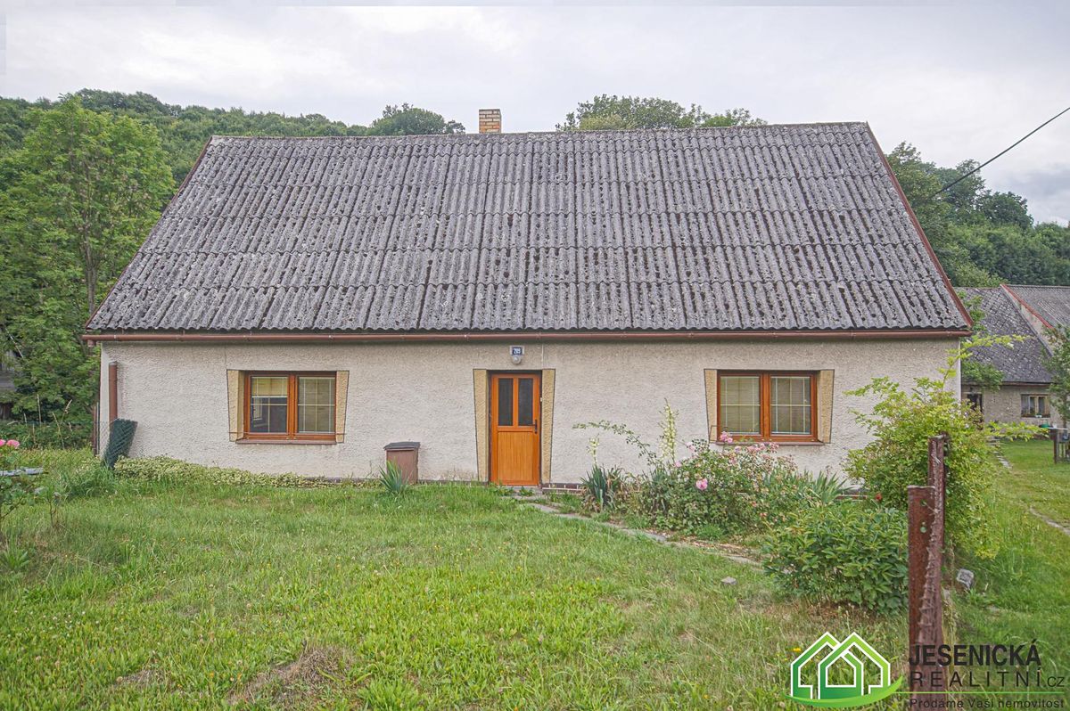 Prodej rodinného domu 140 m², pozemek 635 m²