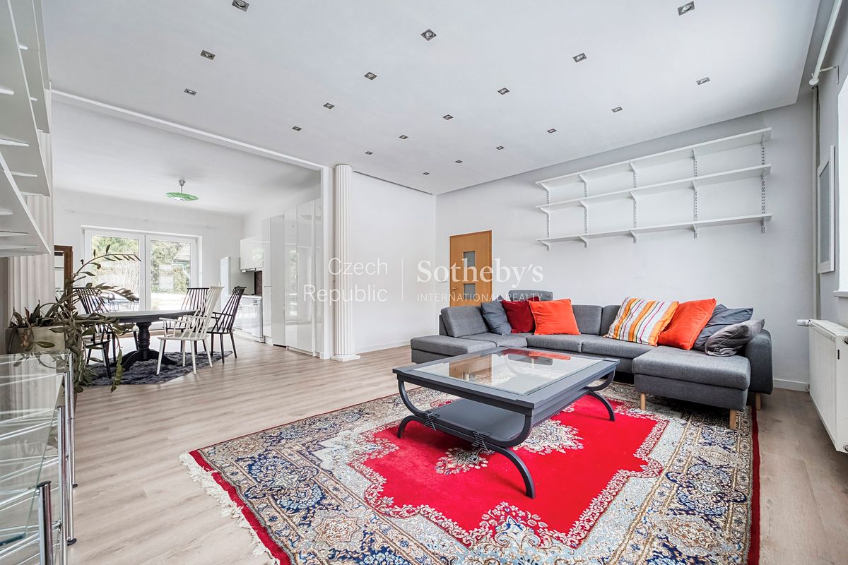 Prodej rodinného domu 200 m², pozemek 140 m² – fotografie 2