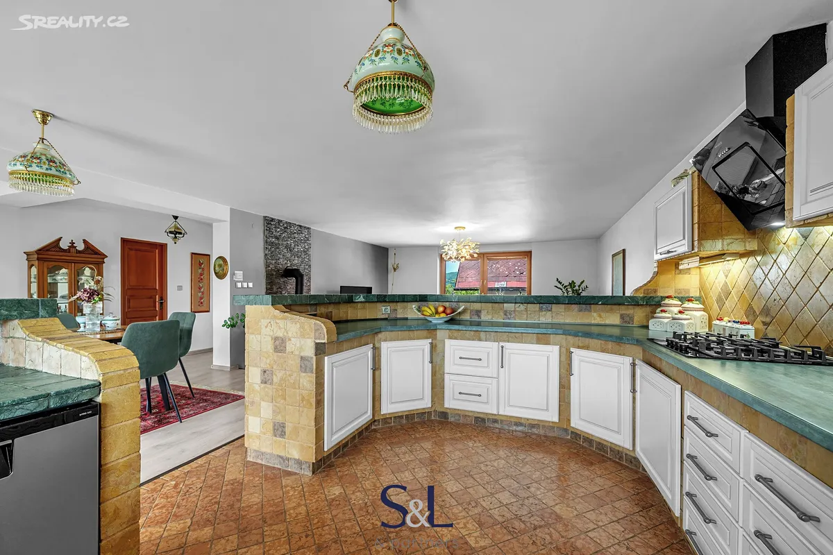 Prodej rodinného domu 245 m², pozemek 973 m² – pohled 2
