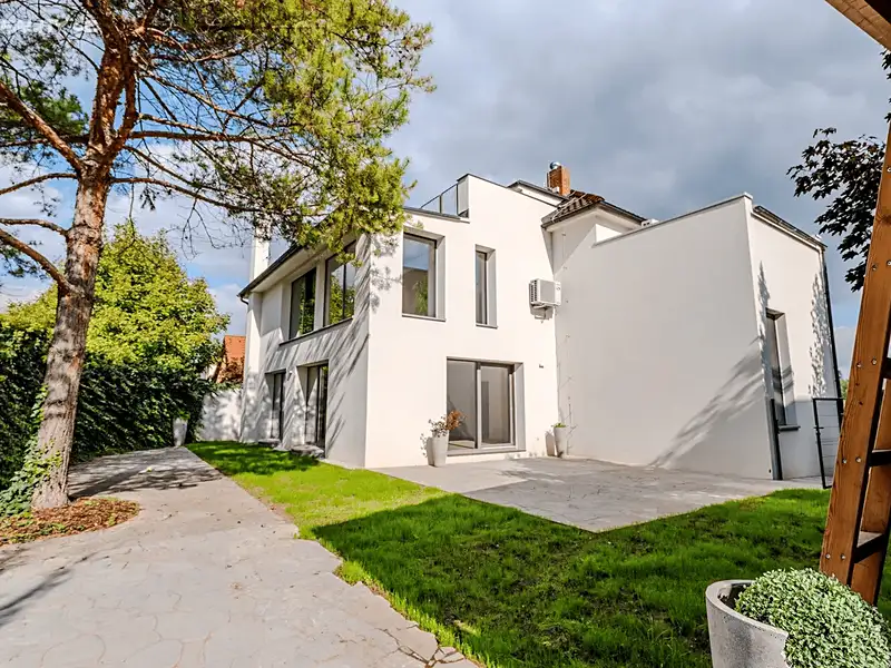 Prodej vily 334 m², pozemek 518 m², Praha – náhled fotky 2