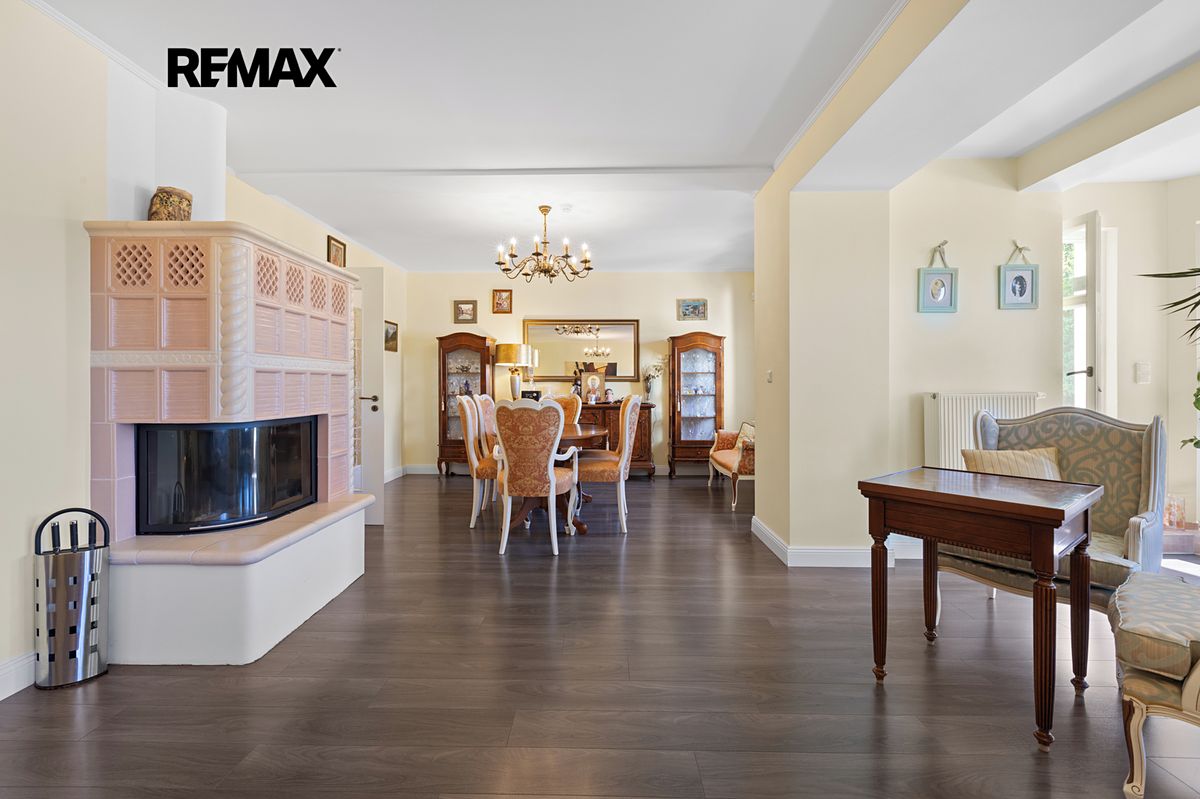 Prodej rodinného domu 321 m², pozemek 1995 m² – fotografie 3