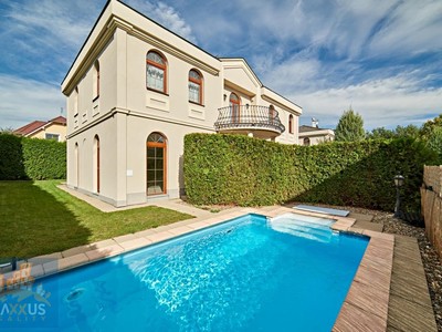 Pronájem  vily 243 m², pozemek 484 m²