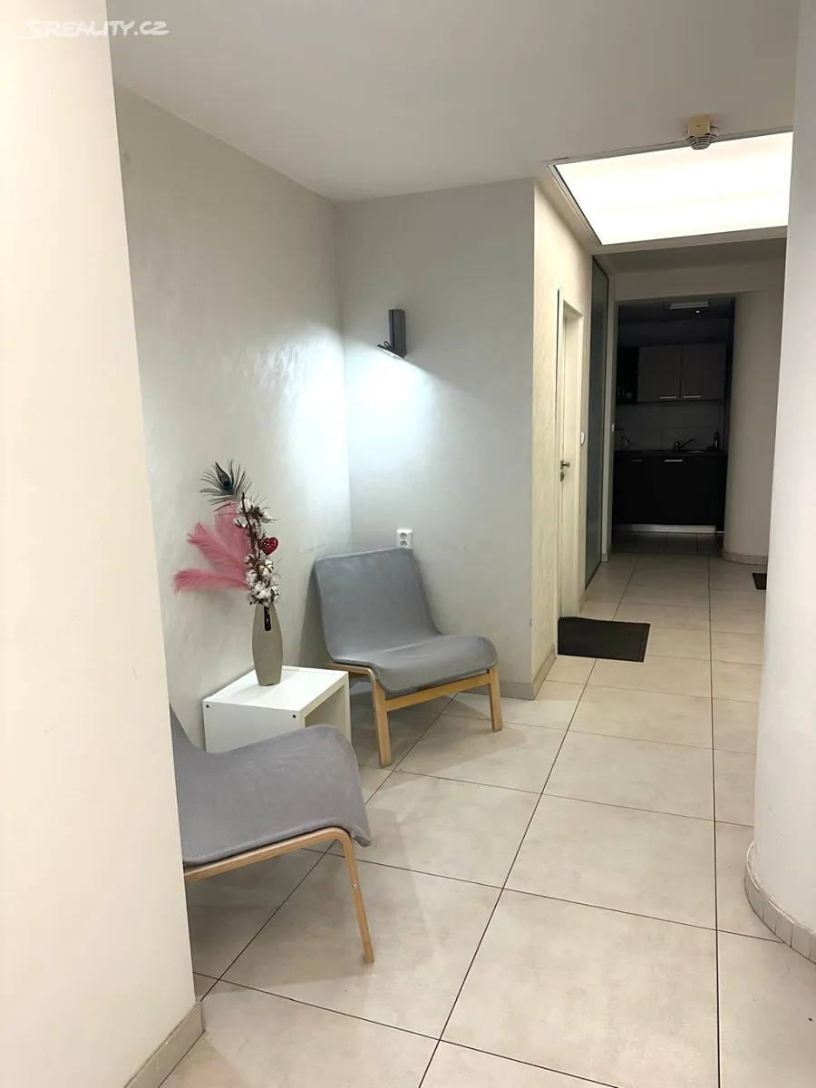 Pronájem obchodního prostoru 19 m² – pohled 5